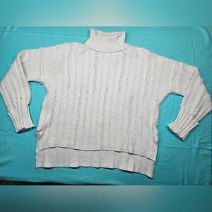 Gilli Cream Knit Sweater Medium‎ Turtleneck Long Sleeve Textured Pullover Top